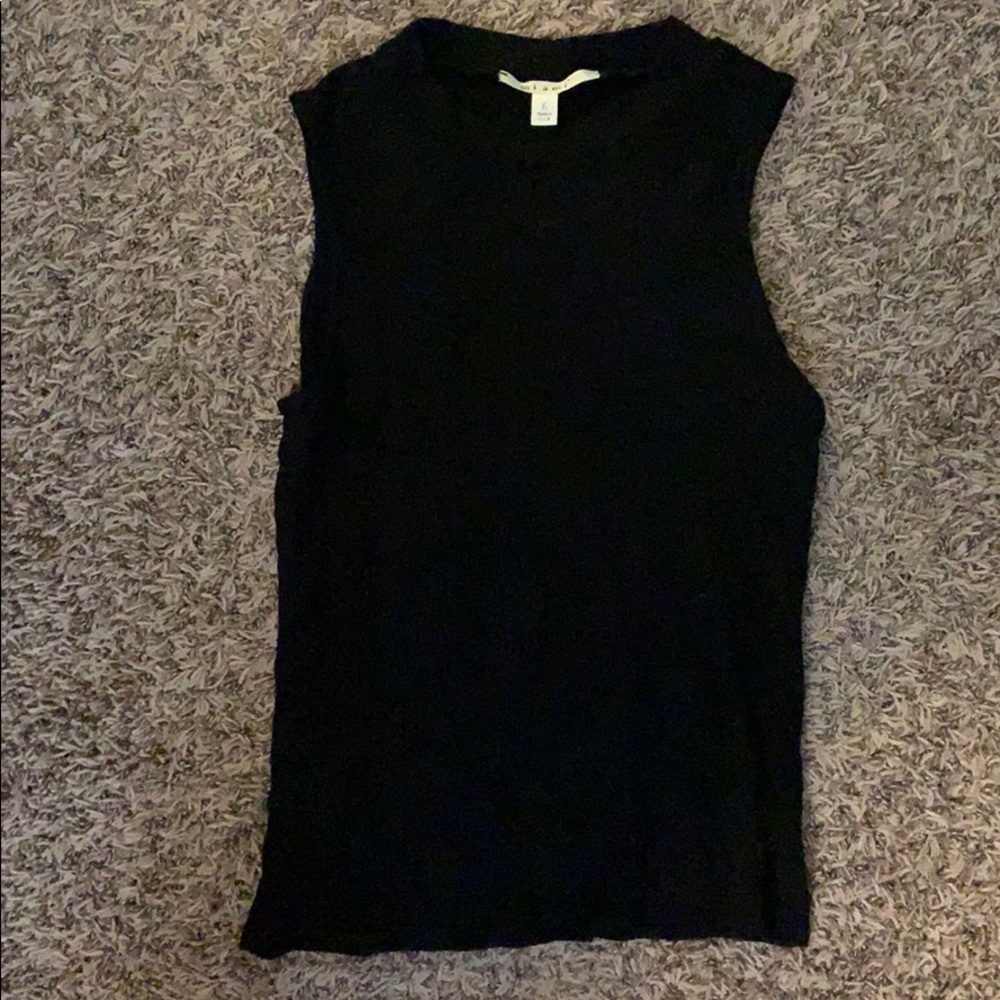 Black sleeveless shirt